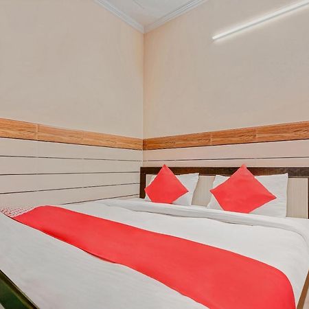 Oyo Park View Guest House Near Edm Mall Új-Delhi Kültér fotó