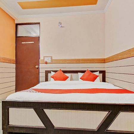 Oyo Park View Guest House Near Edm Mall Új-Delhi Kültér fotó