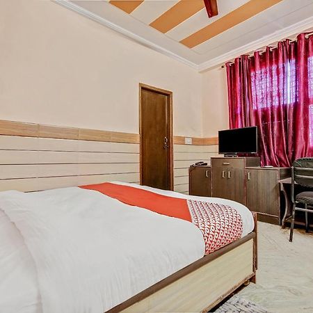 Oyo Park View Guest House Near Edm Mall Új-Delhi Kültér fotó