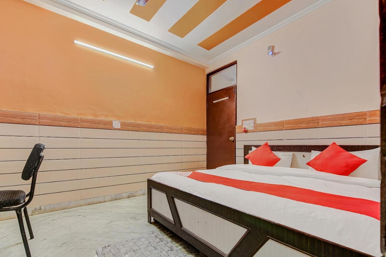 Oyo Park View Guest House Near Edm Mall Új-Delhi Kültér fotó