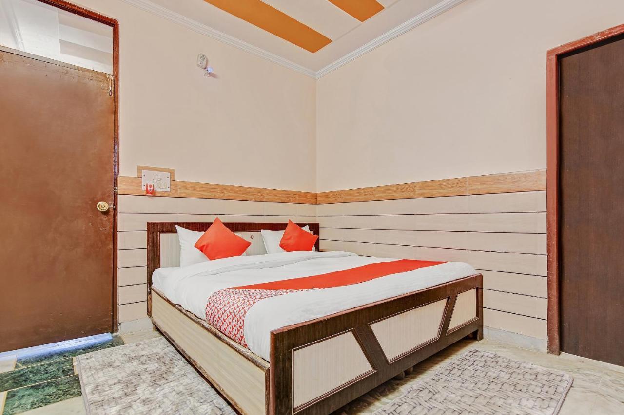 Oyo Park View Guest House Near Edm Mall Új-Delhi Kültér fotó
