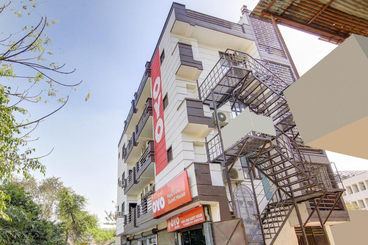 Oyo Park View Guest House Near Edm Mall Új-Delhi Kültér fotó