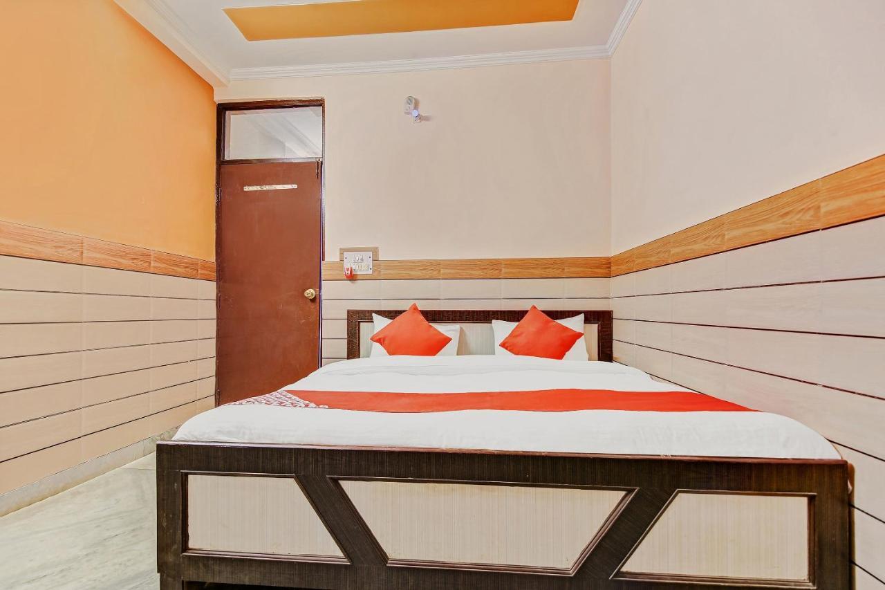 Oyo Park View Guest House Near Edm Mall Új-Delhi Kültér fotó
