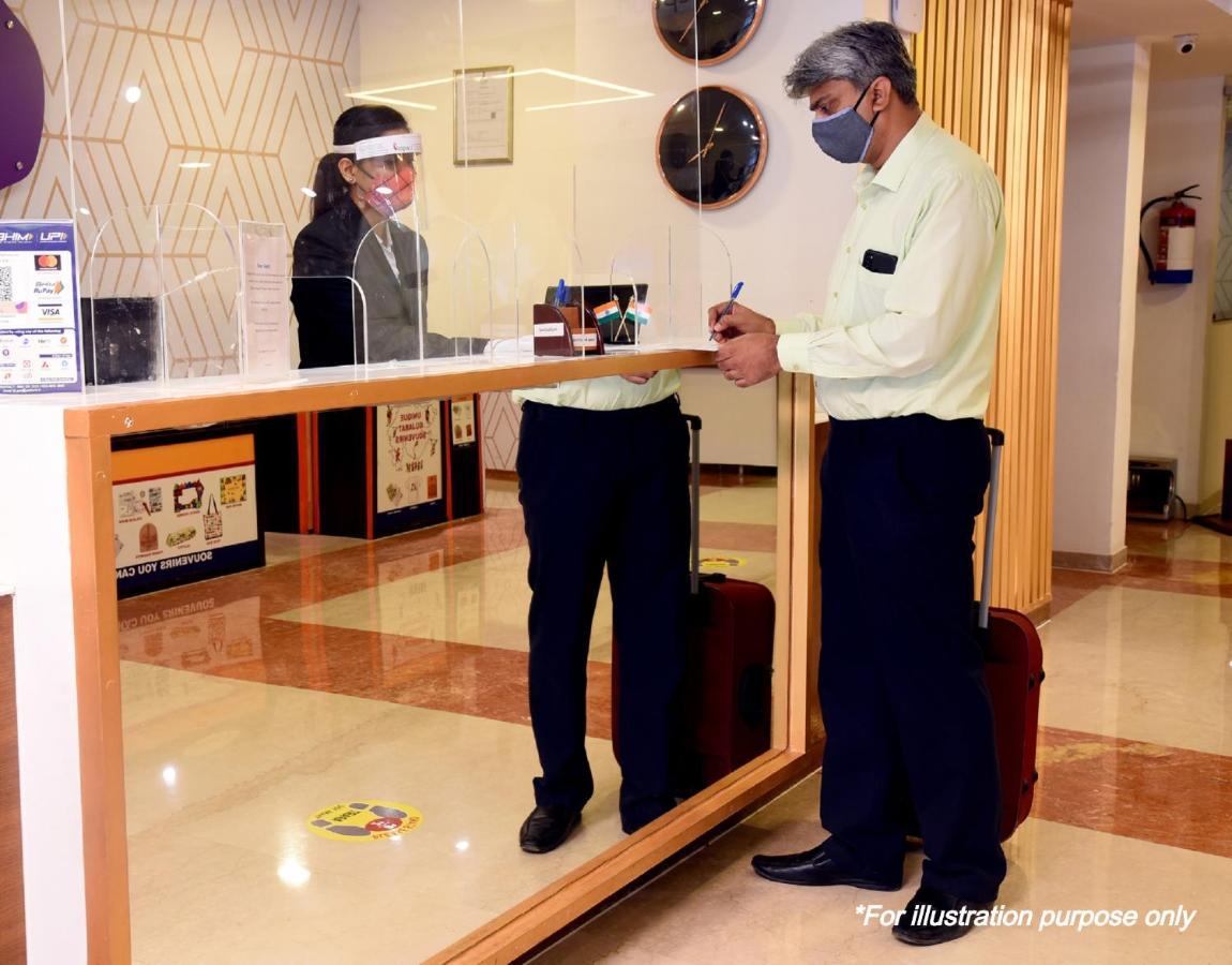 Oyo Park View Guest House Near Edm Mall Új-Delhi Kültér fotó