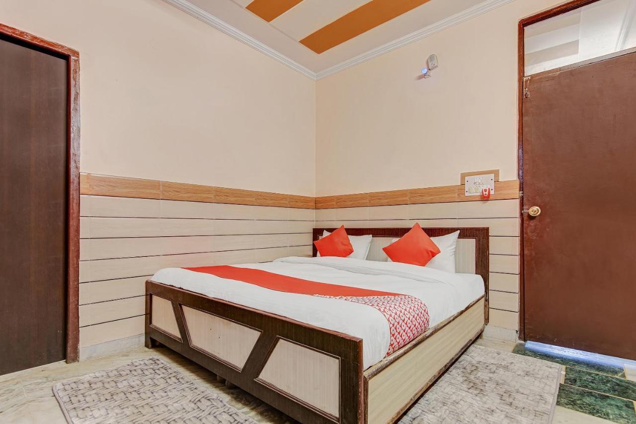 Oyo Park View Guest House Near Edm Mall Új-Delhi Kültér fotó