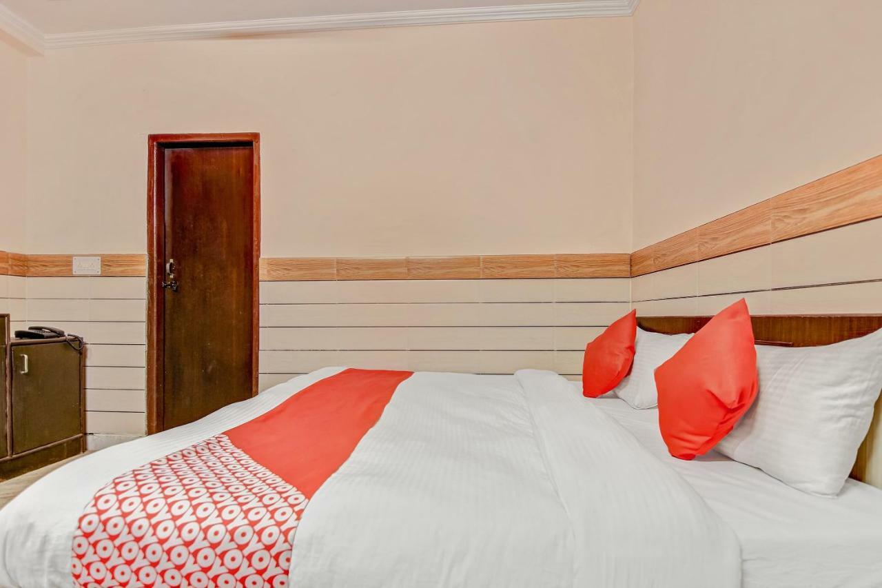 Oyo Park View Guest House Near Edm Mall Új-Delhi Kültér fotó